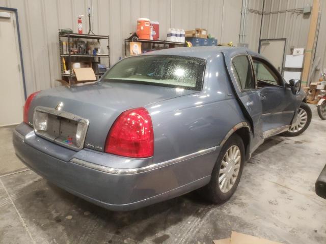 1LNHM81W83Y672558 - 2003 LINCOLN TOWN CAR E BLUE photo 4