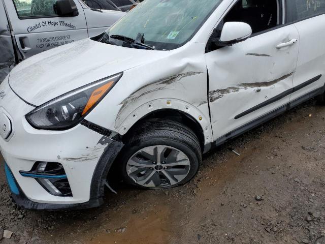 KNDCC3LG8N5160880 - 2022 KIA NIRO S WHITE photo 9