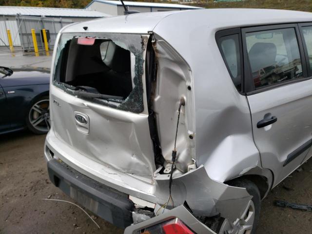 KNDJT2A11B7283680 - 2011 KIA SOUL SILVER photo 9