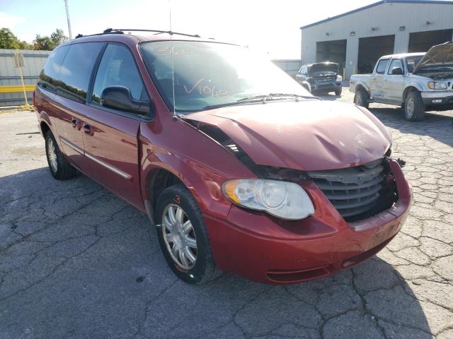 2C4GP54L15R413036 - 2005 CHRYSLER TOWN & COU RED photo 1