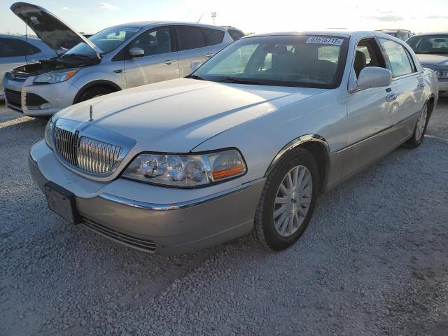 1LNHM82W03Y623689 - 2003 LINCOLN TOWN CAR S WHITE photo 2