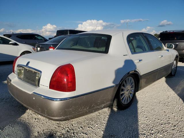 1LNHM82W03Y623689 - 2003 LINCOLN TOWN CAR S WHITE photo 4