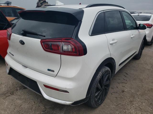 KNDCC3LC5K5258094 - 2019 KIA NIRO EX WHITE photo 4