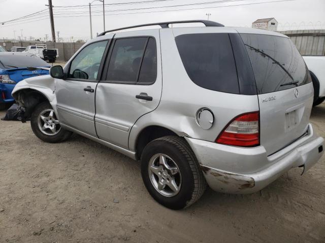 4JGAB54E7YA173260 - 2000 MERCEDES-BENZ ML 320 SILVER photo 2