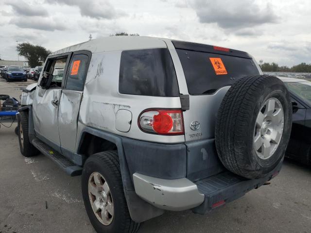 JTEBU11FX80104850 - 2008 TOYOTA FJ CRUISER SILVER photo 3