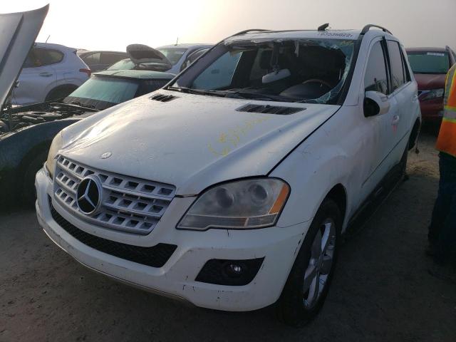 4JGBB8GB2AA557248 - 2010 MERCEDES-BENZ ML 350 4MA WHITE photo 2