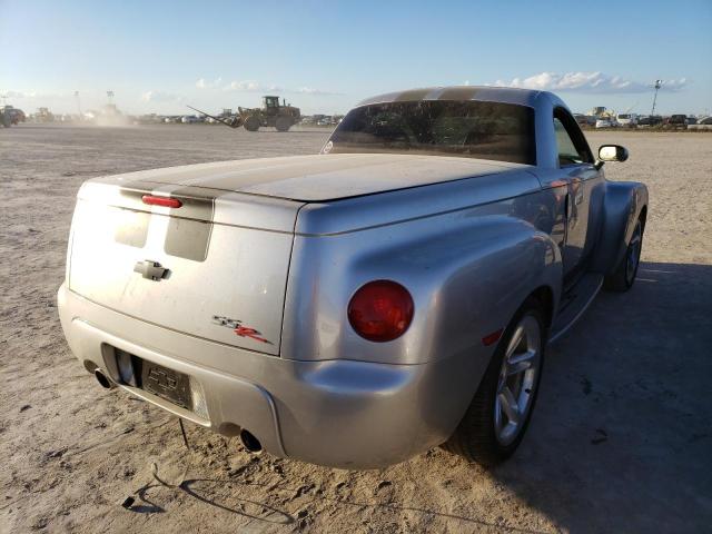 1GCES14PX4B104535 - 2004 CHEVROLET SSR 银色 照片 4