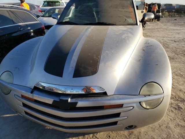 1GCES14PX4B104535 - 2004 CHEVROLET SSR 银色 照片 9