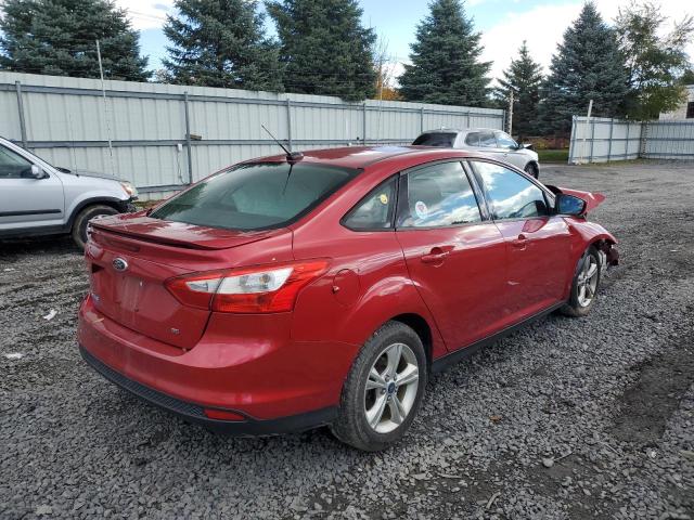 1FAHP3F22CL442425 - 2012 FORD FOCUS RED photo 4