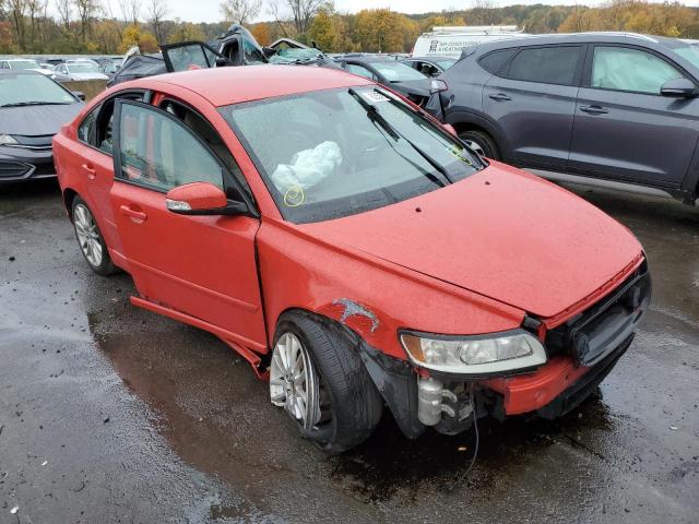 YV1382MS9A2500719 - 2010 VOLVO S40 2.4I RED photo 1