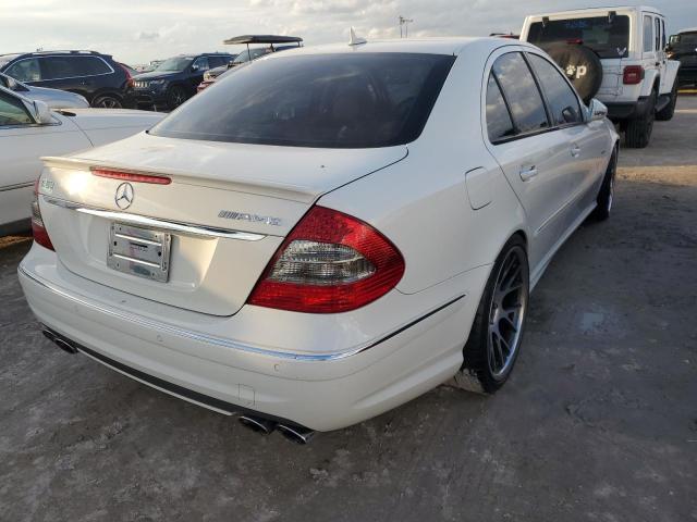 WDBUF77X97B067754 - 2007 MERCEDES-BENZ E 63 AMG WHITE photo 4