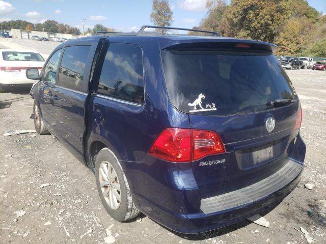 2C4RVABG8ER134387 - 2014 VOLKSWAGEN ROUTAN SE BLUE photo 3