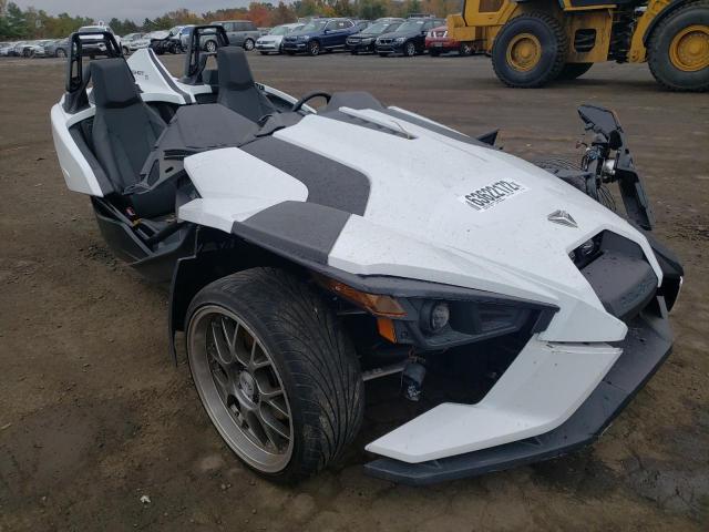 57XAASFA7K8133167 - 2019 POLARIS SLINGSHOT WHITE photo 1