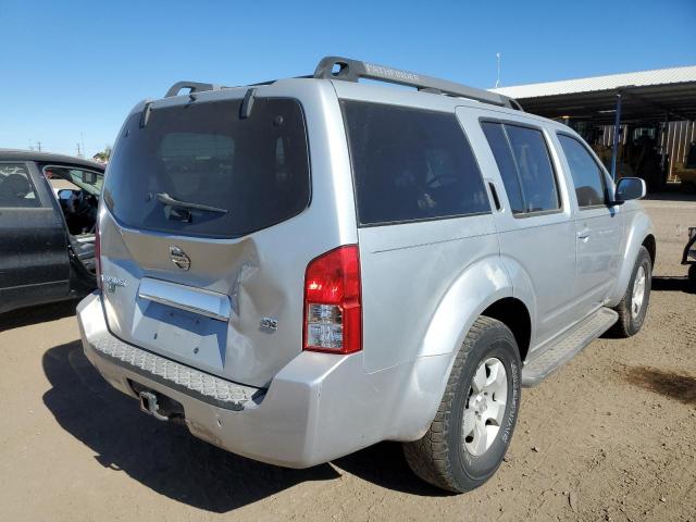 5N1AR18W55C708996 - 2005 NISSAN PATHFINDER SILVER photo 4