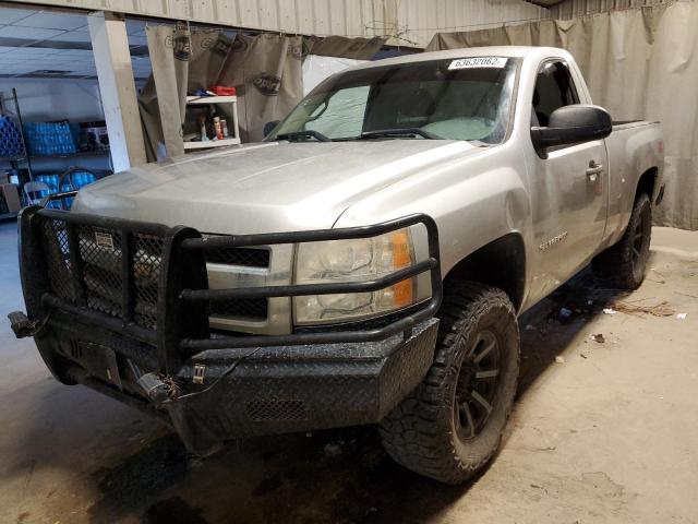 1GCPKPE06AZ157121 - 2010 CHEVROLET SILVRDO LS SILVER photo 2