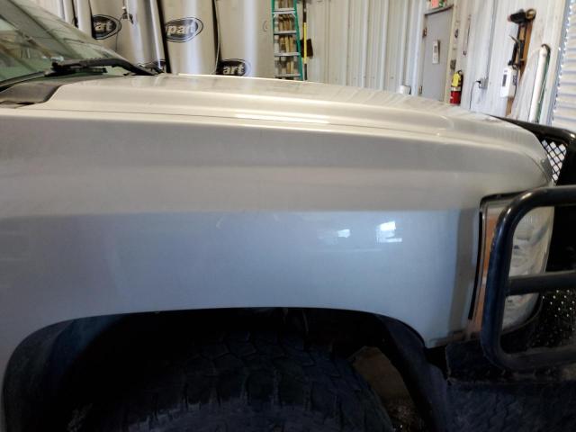 1GCPKPE06AZ157121 - 2010 CHEVROLET SILVRDO LS SILVER photo 9