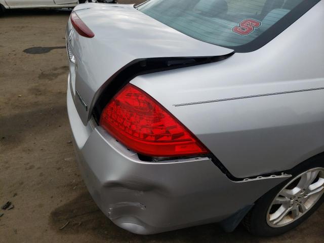 1HGCM56397A111118 - 2007 HONDA ACCORD SE SILVER photo 9