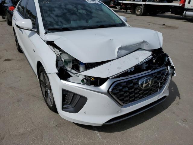 KMHC05LC8LU203906 - 2020 HYUNDAI IONIQ LIMI WHITE photo 9