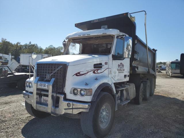 4V5K99EH5GN959988 - 2016 VOLVO VHD WHITE photo 2