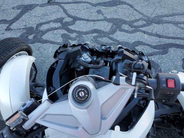 2BXJAWA138V003818 - 2008 CAN-AM SPYDER ROA WHITE photo 8