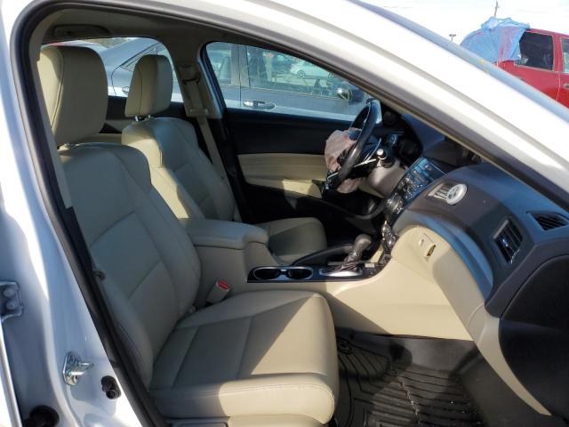 19UDE2F36JA000145 - 2018 ACURA ILX BASE W WHITE photo 5