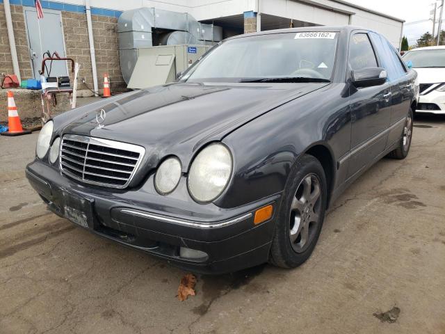 WDBJF82J52X068312 - 2002 MERCEDES-BENZ E 320 4MAT GRAY photo 2