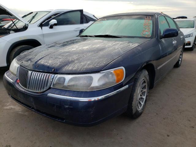 1LNHM82W41Y703185 - 2001 LINCOLN TOWN CAR S BLUE photo 2