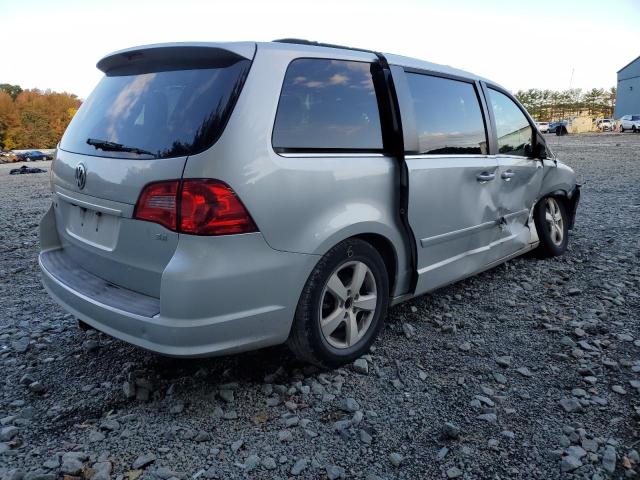 2V4RW3DG5BR691622 - 2011 VOLKSWAGEN ROUTAN SE SILVER photo 4