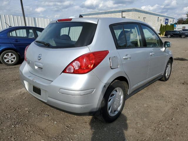 3N1BC13E99L399023 - 2009 NISSAN VERSA SILVER photo 4