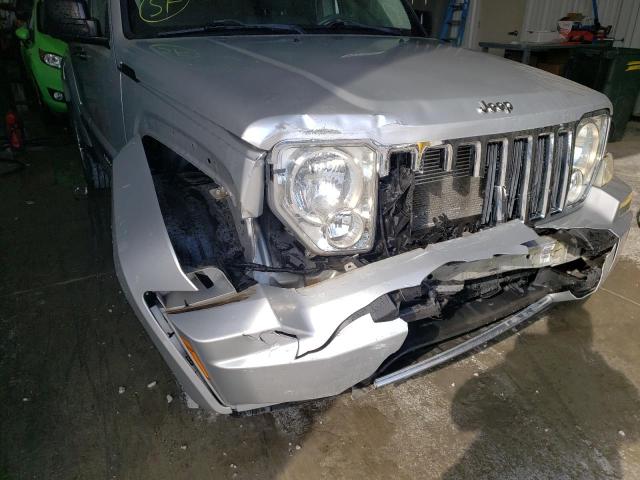 1J8GN58K38W160877 - 2008 JEEP LIBERTY LI SILVER photo 9