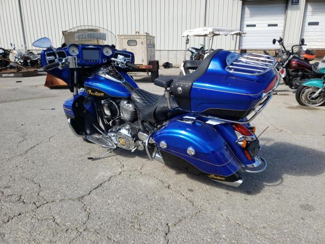 56KTREAA7J3360321 - 2018 INDIAN MOTORCYCLE CO. ROADMASTER BLUE photo 3