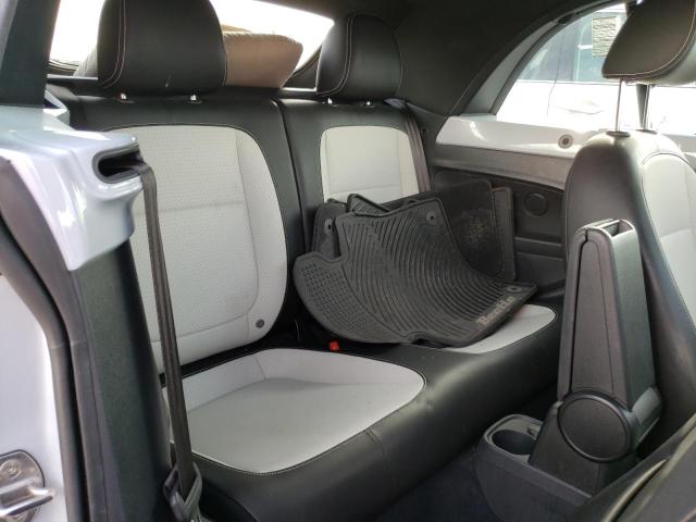 3VW517AT8HM819087 - 2017 VOLKSWAGEN BEETLE S/S 银色 照片 6