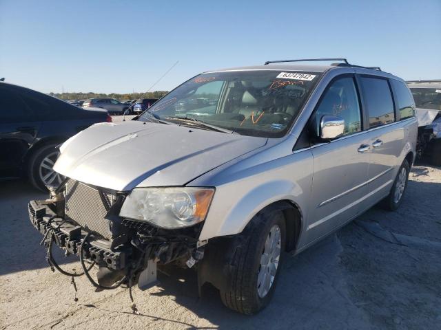 2A4RR8DGXBR746610 - 2011 CHRYSLER TOWN & COU SILVER photo 2