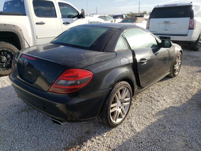 WDBWK54F49F194587 - 2009 MERCEDES-BENZ SLK 300 BLACK photo 4