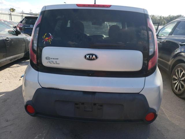 KNDJN2A23F7763972 - 2015 KIA SOUL SILVER photo 6