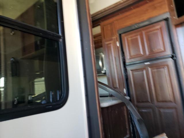 4YDF31028F4730293 - 2015 KEYSTONE MONTANA BEIGE photo 6