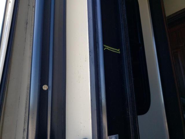 4YDF31028F4730293 - 2015 KEYSTONE MONTANA BEIGE photo 9