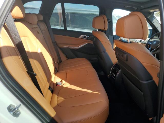 5UXCR4C01N9K66375 - 2022 BMW X5 SDRIVE WHITE photo 6