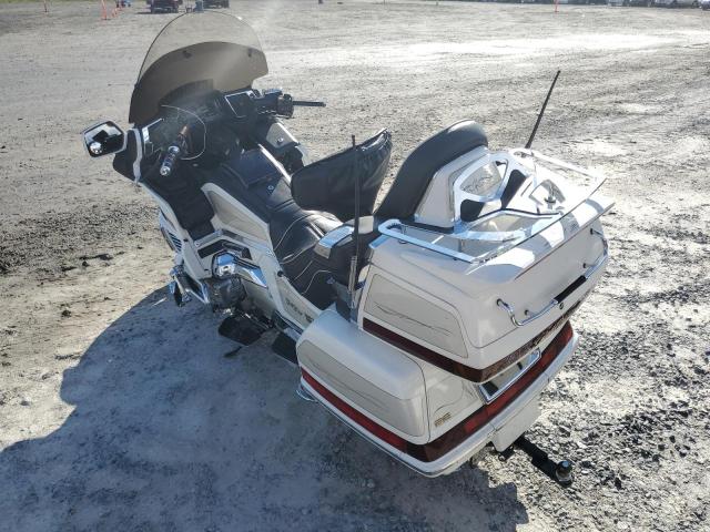 1HFSC2237TA802195 - 1996 HONDA GL1500 SE1 WHITE photo 3