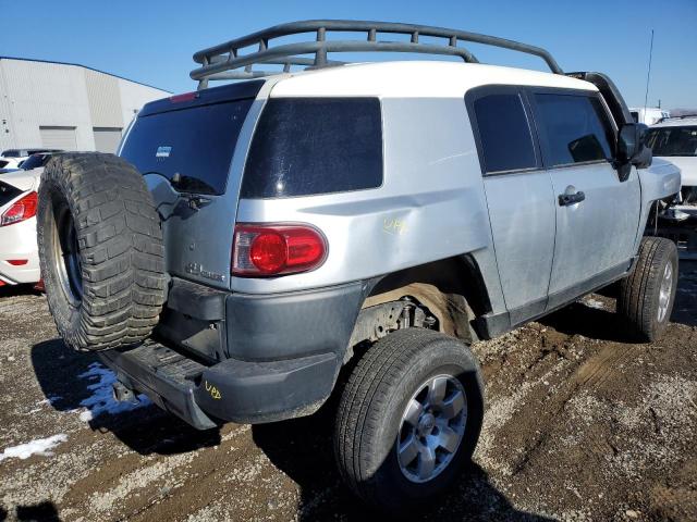 JTEBU11F170039899 - 2007 TOYOTA FJ CRUISER SILVER photo 3