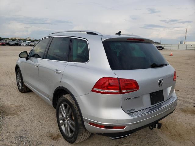 WVGEF9BP5GD012811 - 2016 VOLKSWAGEN TOUAREG SP SILVER photo 3