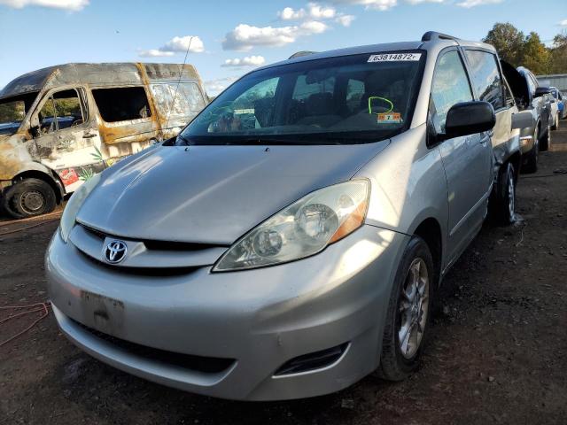 5TDBA23C96S067970 - 2006 TOYOTA SIENNA LE SILVER photo 2