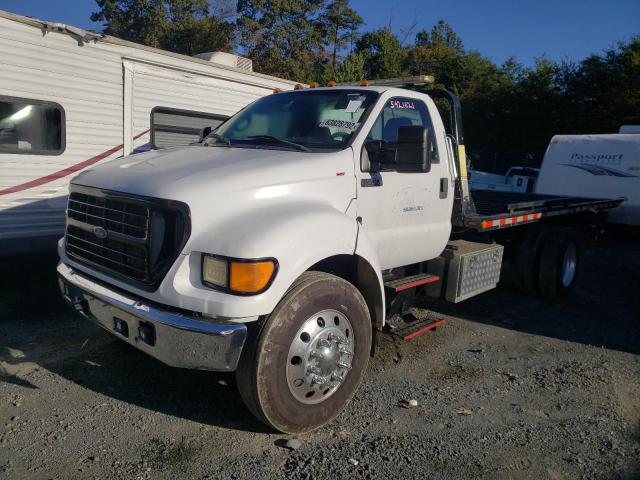 3FDNF6564YMA05520 - 2000 FORD F650 SUPER WHITE photo 2