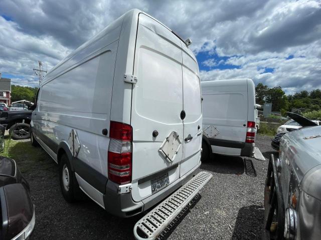 WD3PE8CB8B5571201 - 2011 MERCEDES-BENZ SPRINTER 2 WHITE photo 3