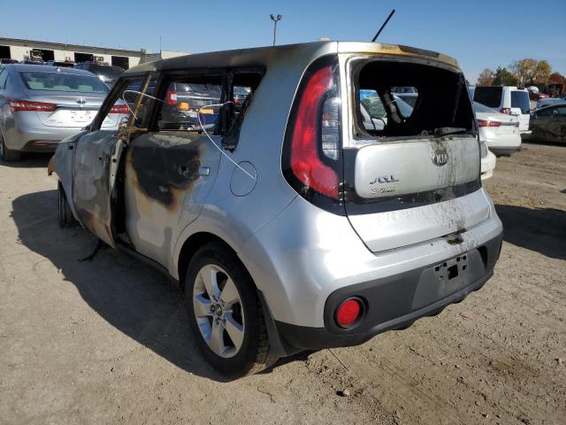 KNDJN2A28J7581130 - 2018 KIA SOUL SILVER photo 3