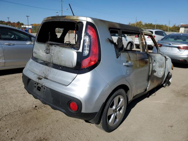 KNDJN2A28J7581130 - 2018 KIA SOUL SILVER photo 4