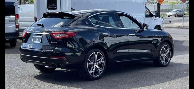 ZN661YUSXLX356001 - 2020 MASERATI LEVANTE S BLACK photo 4