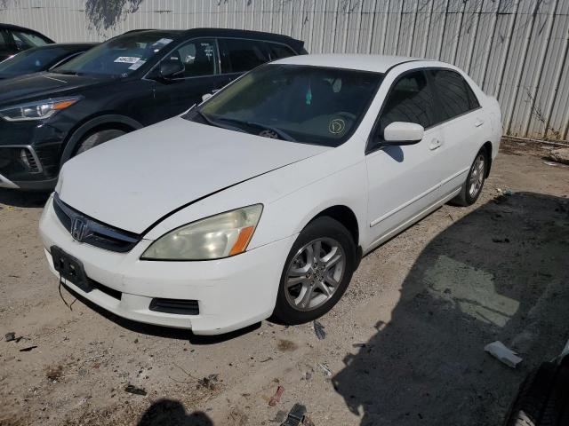 1HGCM56306A055407 - 2006 HONDA ACCORD WHITE photo 2