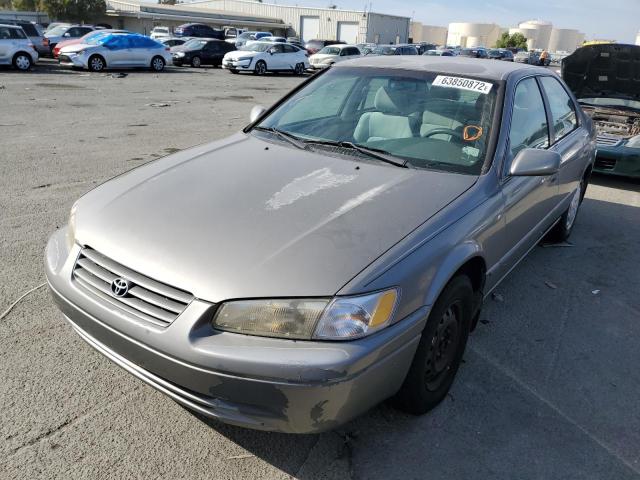 4T1BG22K3WU323633 - 1998 TOYOTA CAMRY BEIGE photo 2