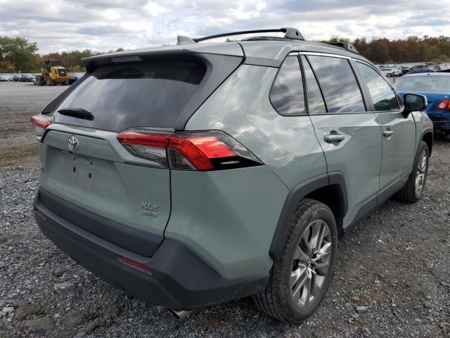 2T3A1RFV7LW092863 - 2020 TOYOTA RAV4 XLE P GRAY photo 4